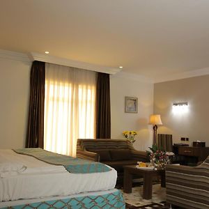 Grand Pela Hotel & Suites